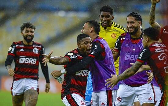 Flamengo aplica 3 a 0 no América-MG no Brasileirão, sem passar sustos