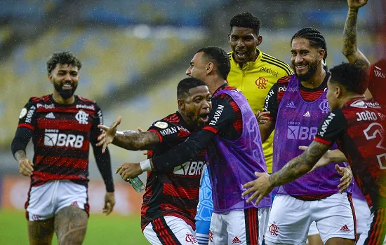 Flamengo aplica 3 a 0 no América-MG no Brasileirão