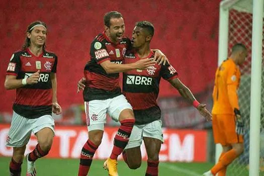 Flamengo vence no Maracanã e sobe para a 4ª posição