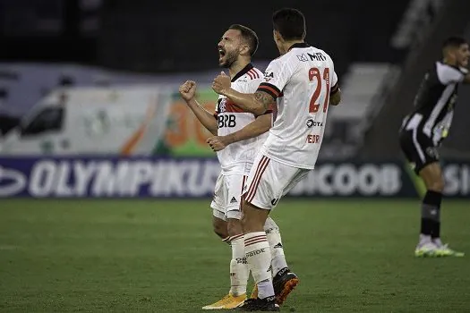 Flamengo vence Botafogo e encosta nos líderes do Brasileirão