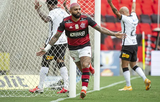 Flamengo vence Corinthians no Maracanã e segue na caça ao líder