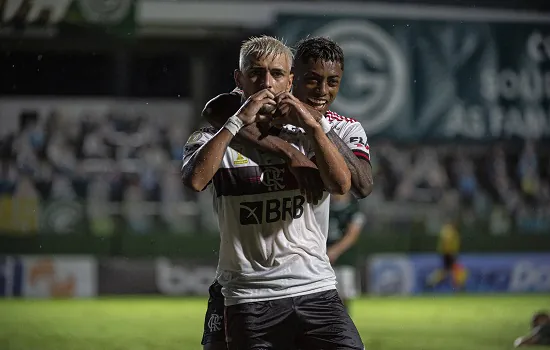 Flamengo faz 3 a 0 no Goiás e entra no G4 do Brasileirão