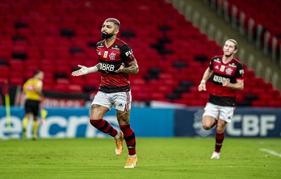 Flamengo vence Vasco e diminui distância do líder Internacional