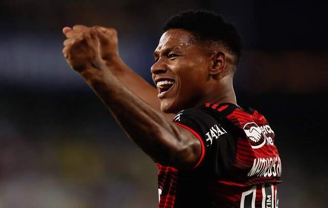 Flamengo vende Matheus França ao Crystal Palace por R$ 107 milhões e mais bonificações