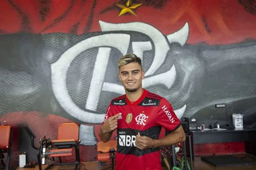 Flamengo apresenta novo reforço e dirigente fala sobre Arrascaeta