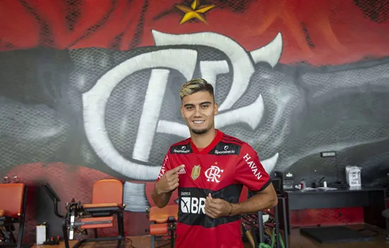 Flamengo apresenta novo reforço e dirigente fala sobre Arrascaeta