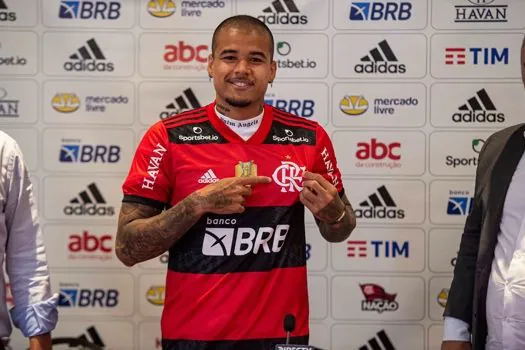 Kenedy se diz ansioso para atuar pelo Flamengo e garante: “Pronto para começar”