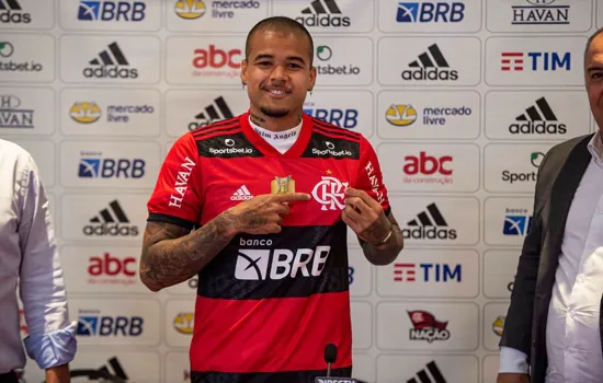 Kenedy se diz ansioso para atuar pelo Flamengo e garante: “Pronto para começar”