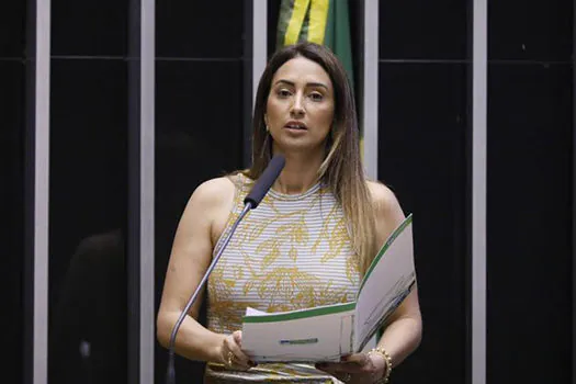 Ministra da articulação política rebate crítica de aliado sobre CPI da Covid