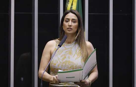 Ministra da articulação política rebate crítica de aliado sobre CPI da Covid