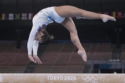 Simone Biles fica com o bronze na trave; Flávia Saraiva termina em sétimo