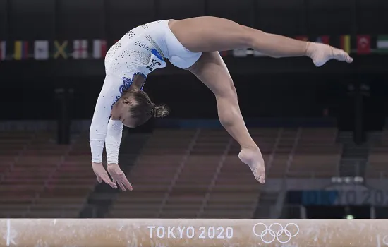 Simone Biles fica com o bronze na trave; Flávia Saraiva termina em sétimo