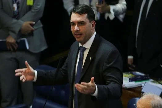 Flávio Bolsonaro agradece pelos votos dados ao pai nas eleições