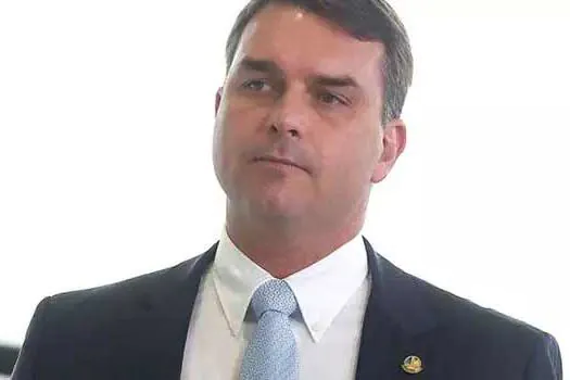 PGR vai apurar se Abin orientou defesa de Flávio Bolsonaro