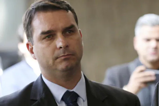 Flávio Bolsonaro é investigado por suposto crime eleitoral vinculado a imóveis