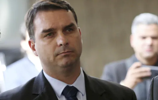 Flávio Bolsonaro é investigado por suposto crime eleitoral vinculado a imóveis