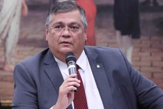 Dino diz que não é candidato ao STF e que está feliz onde está