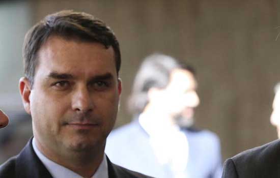 Tribunal dá foro privilegiado a Flavio Bolsonaro e tira inquérito da 1ª instância