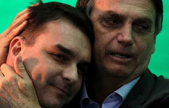 Flávio Bolsonaro pagou R$ 87 mil em dinheiro por salas