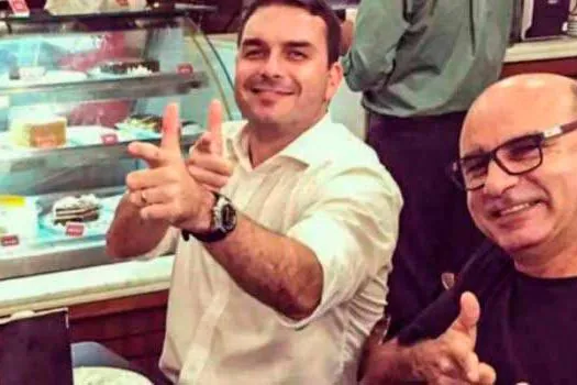 Promotoria do Rio crava cinco vezes que Flávio Bolsonaro é líder da organização criminosa