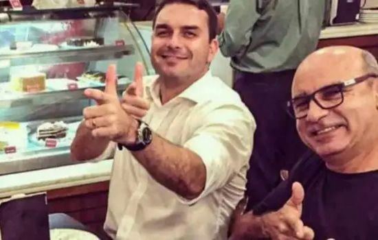 Queiroz pagou escola de filhas de Flávio Bolsonaro