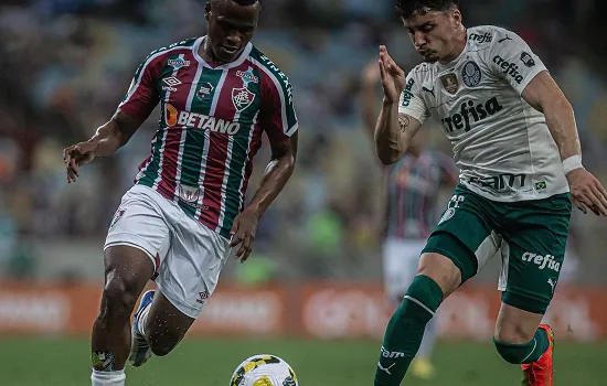 Brasileiro: Palmeiras sai na frente com golaço