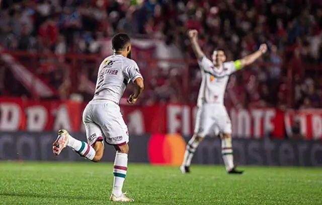 Fluminense empata no fim contra o Argentinos Juniors em jogo com expulsões