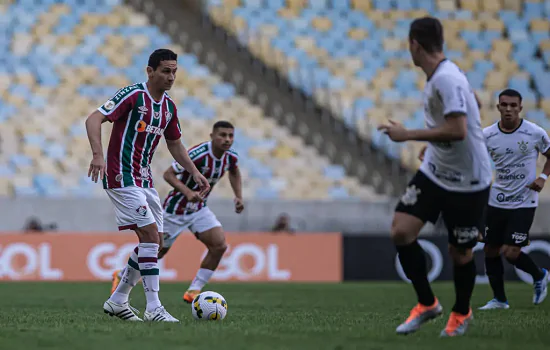 Corinthians faz ajuste na posse de bola para desafiar Fluminense no Maracanã