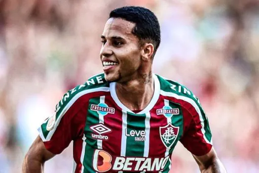 Alexander sofre lesão muscular grave em treino e desfalca Fluminense por três meses