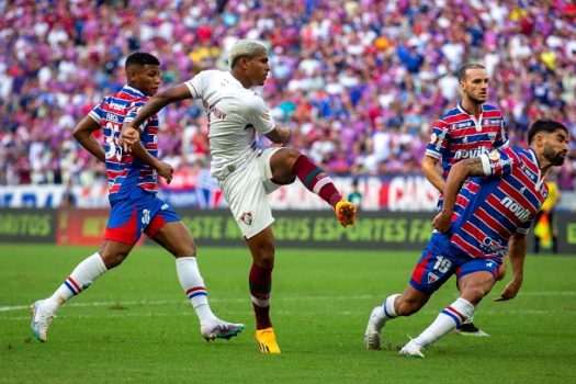 Fluminense e Fortaleza se enfrentam pelo Brasileirão em Volta Redonda