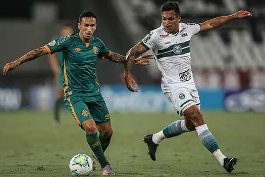 Fluminense goleia Coritiba em casa e se aproxima da zona da Libertadores