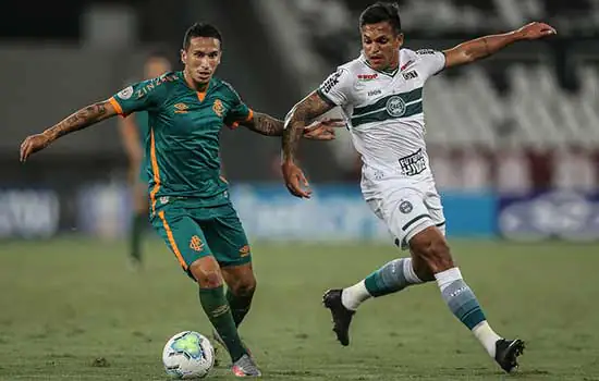 Fluminense goleia Coritiba em casa e se aproxima da zona da Libertadores