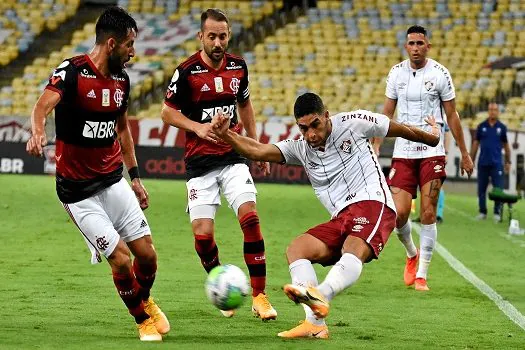 Com gol nos acréscimos, Fluminense vence Flamengo no Maracanã de virada