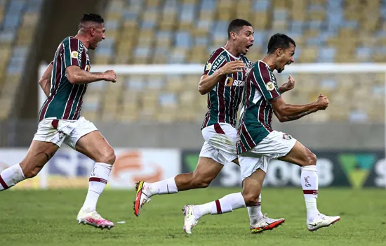 Fluminense derrota Bahia e se afasta do Z4 do Brasileirão