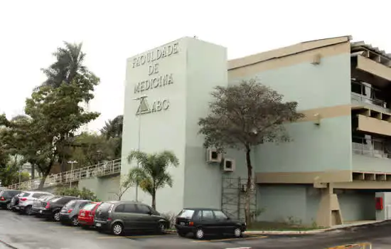 Curso de Farmácia aborda o uso racional de medicamentos em meio à pandemia