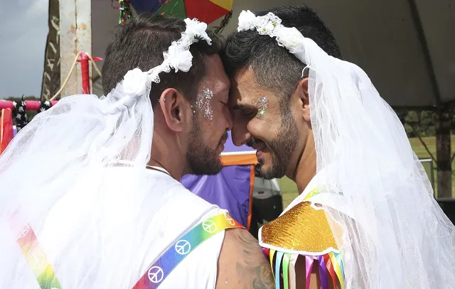 Foliões elogiam espaços cercados no carnaval de Brasília