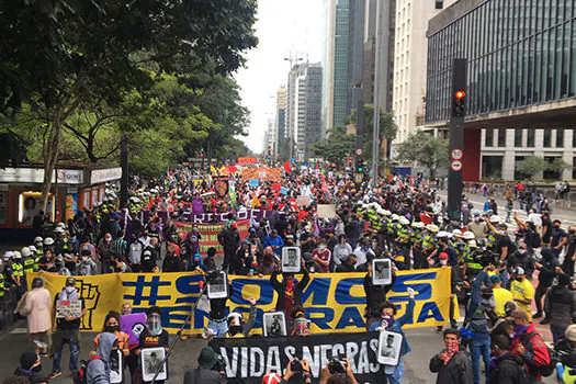 Protesto na Paulista pede ‘Fora Bolsonaro’