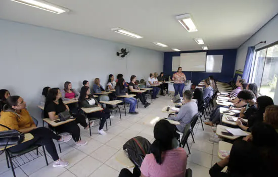 Estagiários de pedagogia participam de formação em Ribeirão Pires