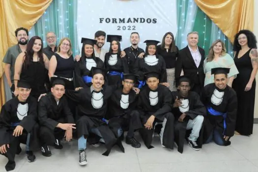 EJA de Santo André gradua cerca de 400 alunos em 2022