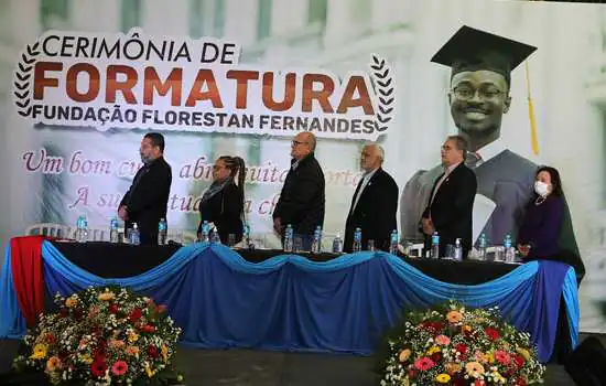 Após megaformatura