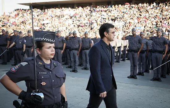 Rodrigo Garcia participa da formatura de 1.412 soldados