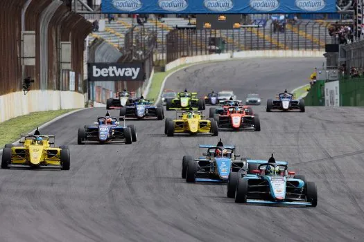 Pedro Clerot e Nicolas Giaffone vencem na F4 Brasil em Interlagos