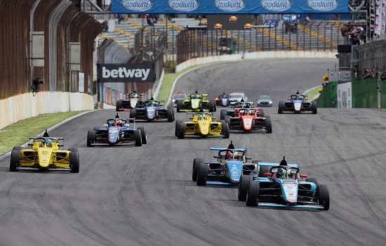 Pedro Clerot e Nicolas Giaffone vencem na F4 Brasil em Interlagos