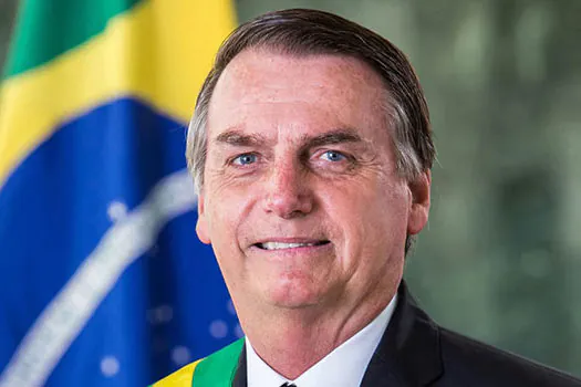 Bolsonaro diz que embaixadas evitam expor sua fotografia em postos no exterior