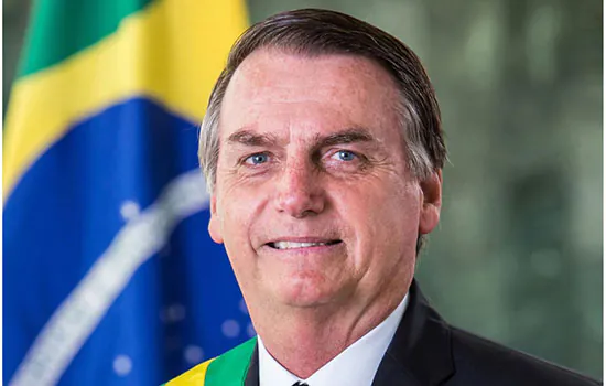 Bolsonaro diz que embaixadas evitam expor sua fotografia em postos no exterior