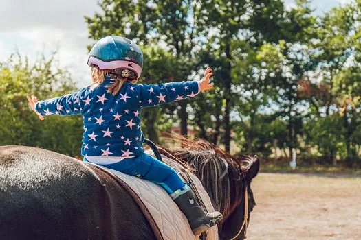 Pesquisa do CEUB aponta benefícios da Equoterapia para crianças com autismo