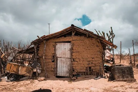 Fotolivro revela o cotidiano de moradores do sertão paraibano