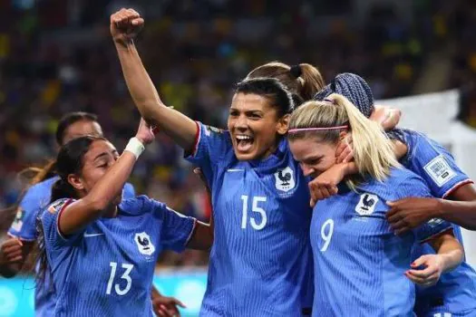 França se impõe pelo alto e derrota Brasil na Copa do Mundo feminina