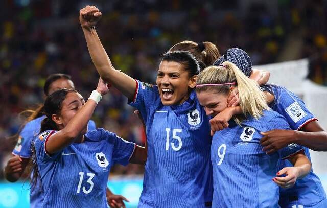 França se impõe pelo alto e derrota Brasil na Copa do Mundo feminina