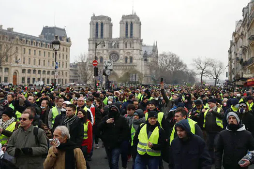 França: manifestantes protestam pelo 23º final de semana consecutivo